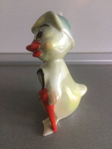 Porcelanska figura iz 50 tih

Pace sa kisobranom iz 50-tih 550din — 3