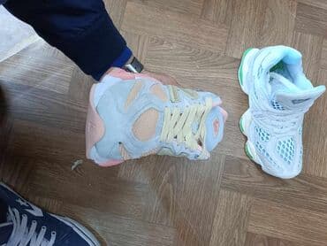 patike sa greskom: New Balance, 38 — 8