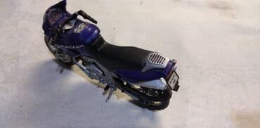 swarovski kristali cena: Motori 1:18,ocuvani cena za kom — 19