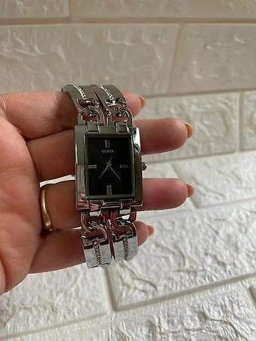 zenske torbe mona outlet: GUESS ženski ručni sat – pravougaono kućište i ukrasna narukvica sa — 9