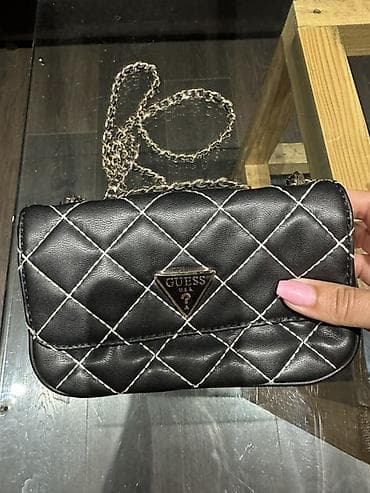 ogrlica mama: GUESS mini torbica preko ramena Dimenzija: 20x12x6cm - Model: crna — 2