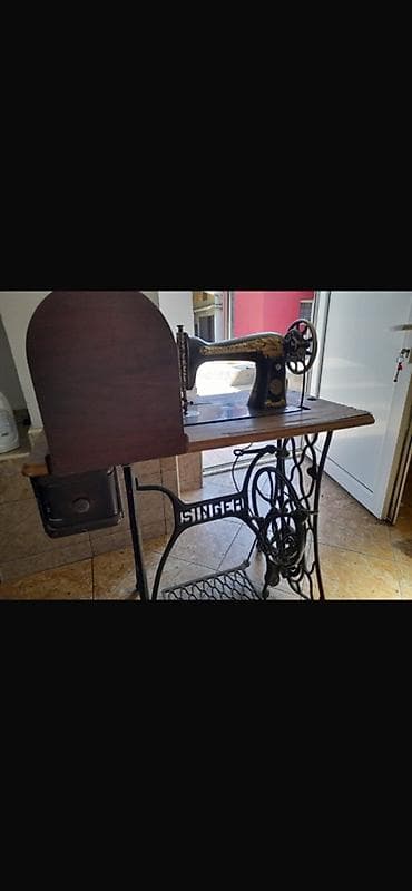punjaci za laptop: Antikna Singer šivaća mašina sa stolom i nožnim pogonom (nudite cene — 2