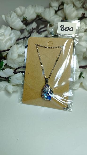 nike dunk cena: Ogrlica sa medaljonom – srebrnasti lančić i privjesak u obliku suze sa — 5