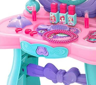 magicni cup dexy co: BEAUTY STUDIO Toaletni sto koji je opremljen priborom kao što su — 8
