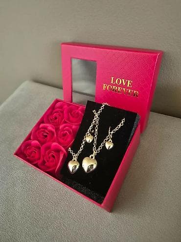 Lične stvari: Elegantan poklon set nakita u luksuznoj roze kutiji sa mirisnim — 10