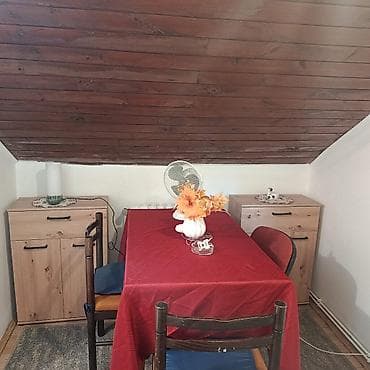 Издајем једнособан намештен стан од 30m2 у поткровљу куће у Жаркову na lalafo.rs Издајем једнособан намештен стан од 30m2 у поткровљу куће у Жаркову