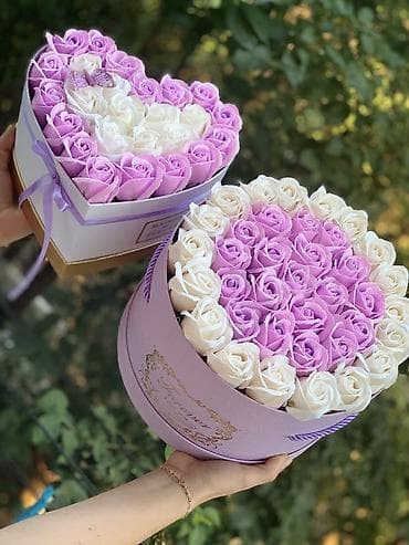 jastuci za ugaonu garnituru: Kutija u obliku srca sa ružama – luksuzna cvetna aranžmanska kutija - — 5