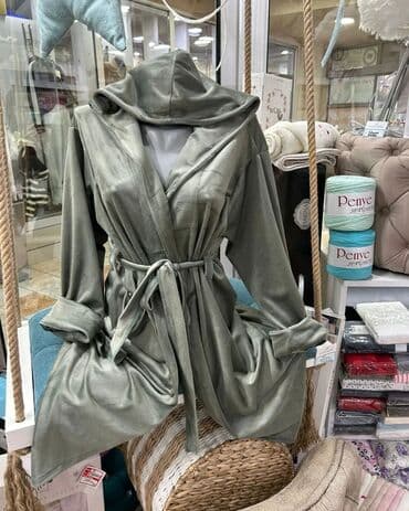 pepco zene: Zenski bademantil Veličine: L i XL (manji su za broj) Materijal: plis — 5