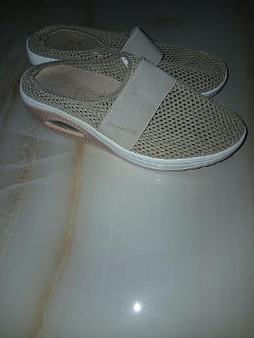 opposite sandale na stiklu: Ženske slip-on patike/saboti - Boja: bež sa belim đonom i — 3
