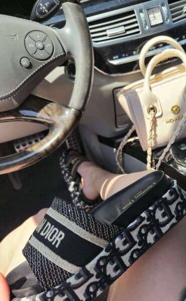 grubin papuce sa sljokicama: Fashion slippers, Dior, 41 — 1