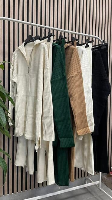 kompleti od trikotaze: XL, S (EU 36), M — 3