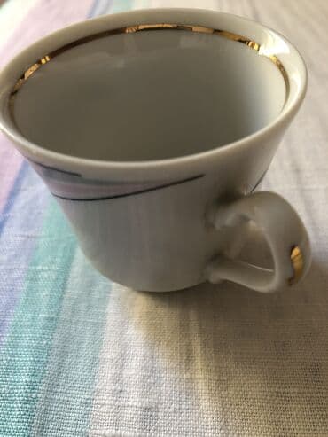 nove doncafe solje: Od finog starog porcelana dve tacne bez šoljica, jedna šoljica sa — 10