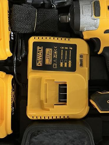 tolsen tools made in: DEWALT akumulatorski udarni odvrtač – komplet u koferu Sadržaj — 4