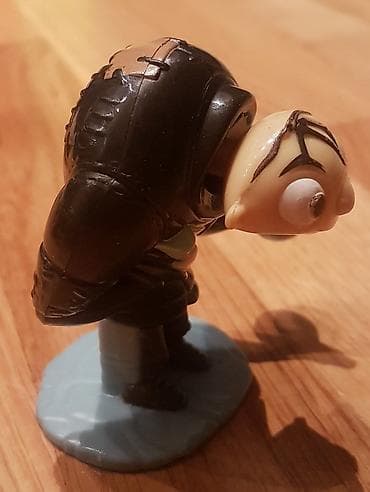 meda igracka: Carl Karcher enterprices.
igracka. mrda glavu. iz nekog filma — 2