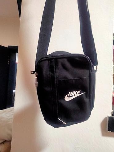 Nike Torbica Nike torbica koriscna malo,bez ikakvih ostecenja u