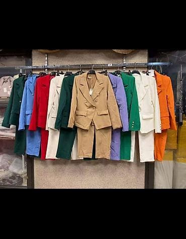 zenski kompleti prsluk i pantalone: Ženski komplet sako i pantalone - Model dvoredni strukirani sako sa — 1