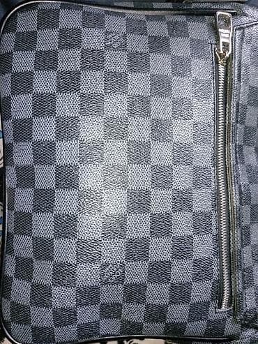 doca torbe nova kolekcija: Torba sa prepoznatljivim šahovskim uzorkom u sivo-crnim tonovima — 4