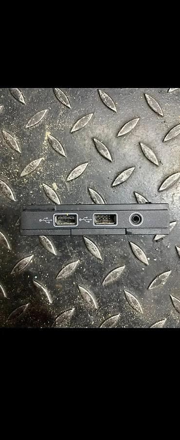 bork aparati: VW USB PORT 5Q0035726 | Audi vagen delovi ZEMUN ALTINA 06******** — 2