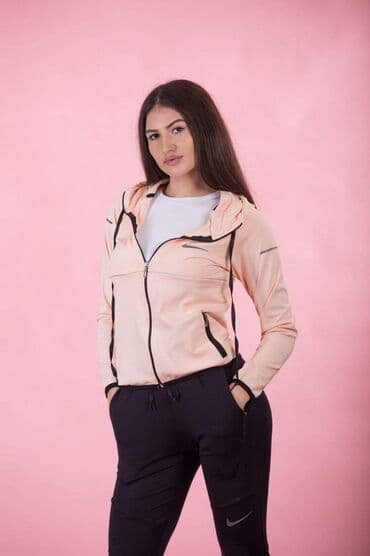 rang trenerka zenska: Zenske trenerke
S M L XL
3000 — 2