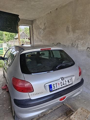 autodelovi cacak za sva vozila: Peugeot 206, hečbek, srebrna boja. Karoserija i spoljašnost: - 5 — 2