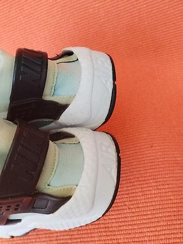 nike 39: NIKE HUARACHE RUN I patike broj 40, kao br 39 Duzina unutrasnjeg — 2