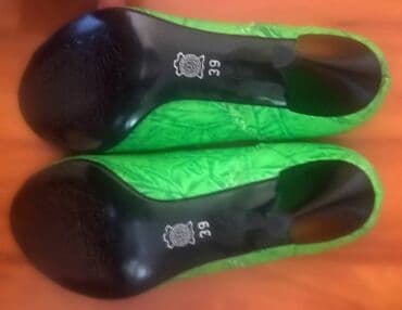 jakne od prevrnute koze sa krznom: Pumps, 39 — 4