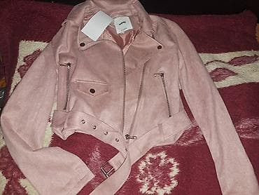 Ženska moto jakna, svetloroze boje, od mekanog materijala sa mat