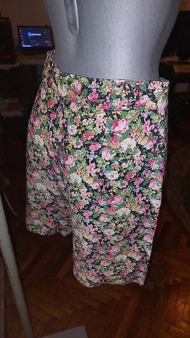 lanene zenske pantalone: CVETNE BERMUDE Bermude vintage style, visokog struka. 42% viskoza, 58% — 2