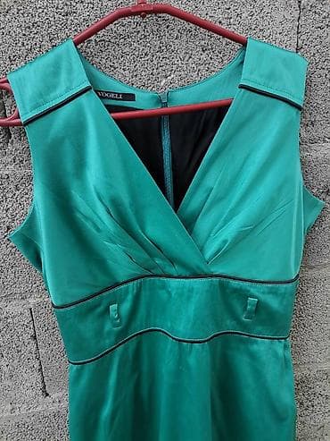 Koktel haljina Vogeli. Naznačena veličina 44. realno 42. U veoma