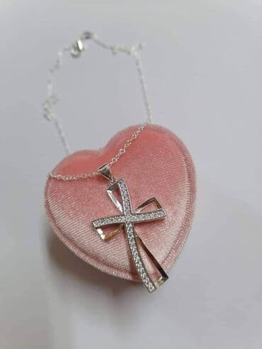 spavacice sa ogrtačem: Pendant necklace — 3