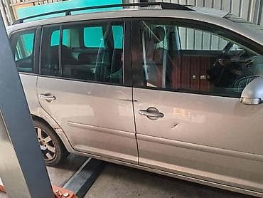 frizider na upaljac: DELOVI ZA VOLKSWAGEN TOURAN 2003. GOD. | Kompletan auto u delovima — 4