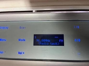 susac za obucu: Bush prenosni radio sa teleskopskom antenom - Retro‑moderni dizajn u — 8