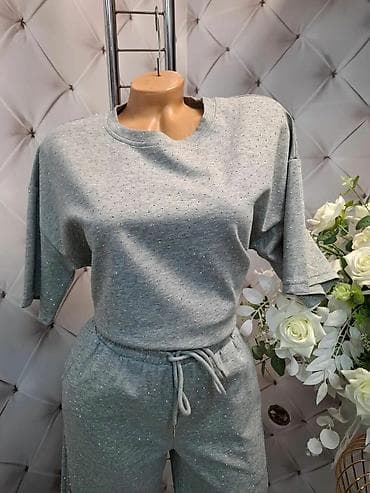 mona kompleti: Ženski komplet – bluzica i pantalone sa šljokičastim sitnim tačkicama — 10