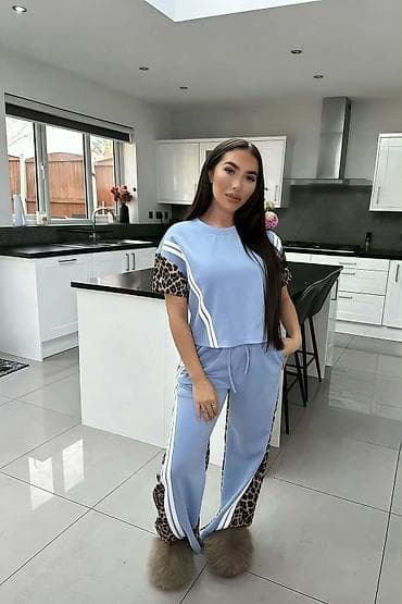 Skirts: Komplet
Cena 2800
Uni vel.
V22 — 5