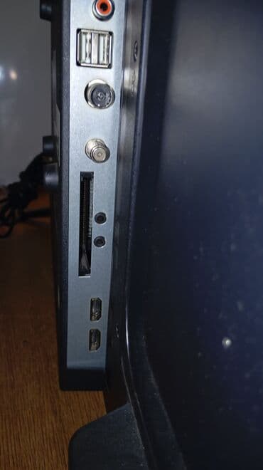 polovni televizori smart: VOX LED televizor, dijagonala oko 32–40 inča (procena po odnosu — 8