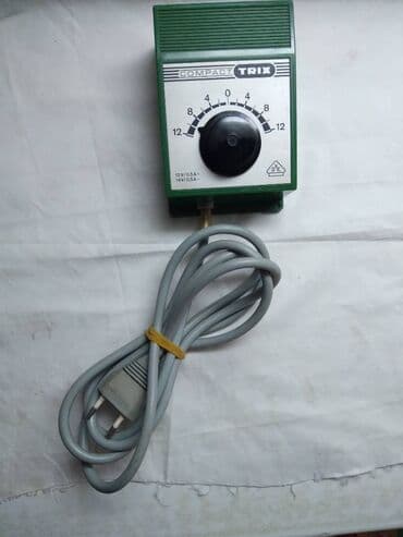 Trafo Trix ispravan za makete železnica sa 2 izlaza:za lokomotive i za