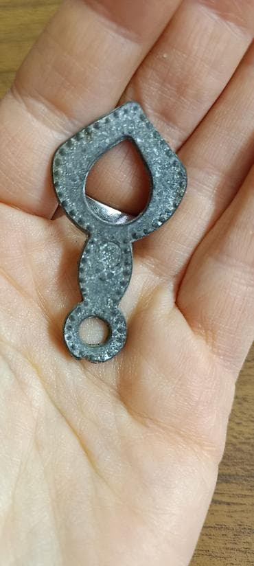 drvene nogice za namestaj uradi sam: Stari metalni ukrasni delovi – set od 2 komada Opis: - Dva masivna — 4