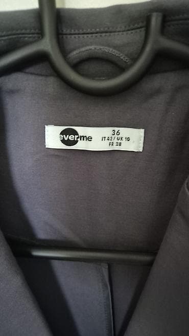 ลฝenski sako Everme - Model: klasiฤni strukirani sako sa reverima - na lalafo.rs ลฝenski sako Everme - Model: klasiฤni strukirani sako sa reverima -