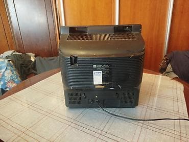 apple tv: Mali retro tv stari televizor Toshiba. Dijagonala ekrana je oko 35 cm — 7