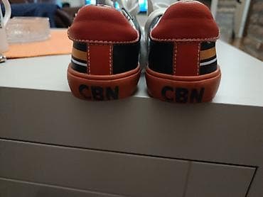 Prodajem kožne dečije patike marke Ciciban u odličnom stanju, jednom — 7