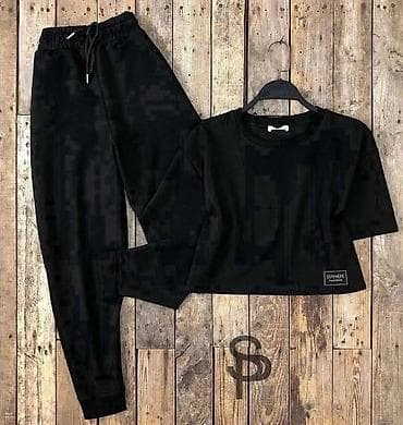 Gornji i donji deo: Ženski komplet trenerke – crop majica i donji deo - Model: dvoječni — 4