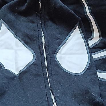 Duksevi: Crna dukserica sa rajsferšlusom – Spider motiv - Boja: crna sa belim — 3