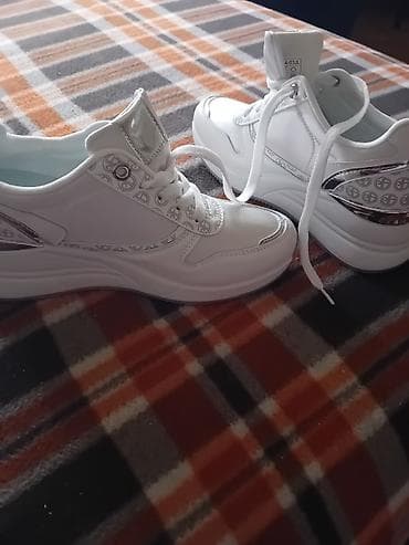 deichmann puma patike: Ženske patike – bele, sa srebrnim detaljima - Moderan dizajn sa — 2