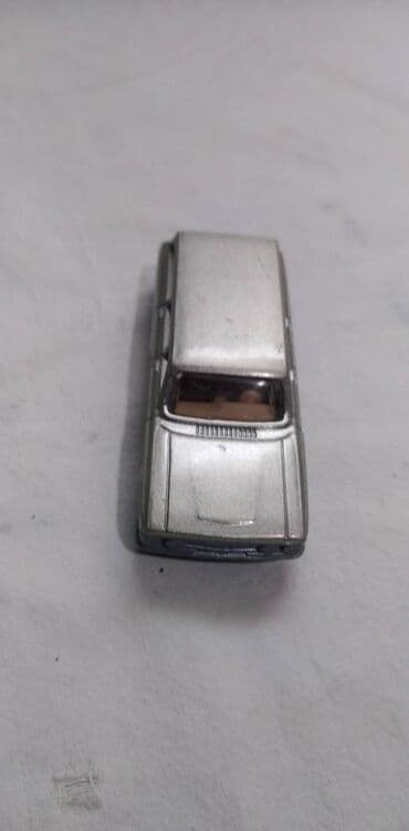 privezak srebro: Matchbox Ford Fairlane oko 1:56 Thailand,ocuvano — 2