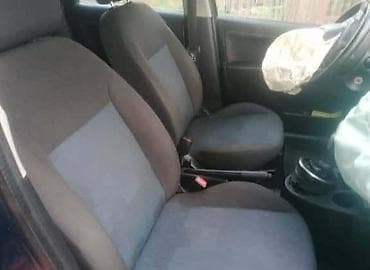 c4 2005: DELOVI ENTERIJERA ZA FORD FIESTA OD 2004. DO 2005. GOD. | FORD — 2