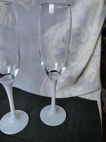 čaše za kuvano vino: Case,nove,vintaz za vino. Case za vino,sve na njima odsjaj od svetla — 9