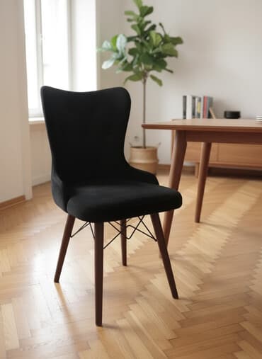 Tapacirana stolica – crna, elegantna, sa drvenim nogarama - Materijal na lalafo.rs Tapacirana stolica – crna, elegantna, sa drvenim nogarama - Materijal