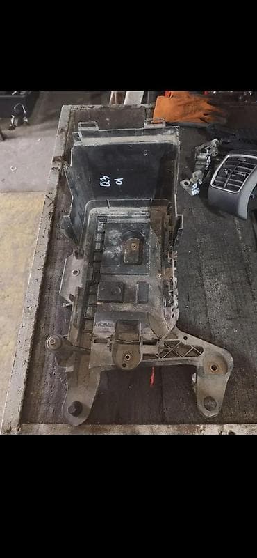 audi a2 slike: AUDI Q3 DELOVI NOSAC AKUMULATORA | Audi a1  a3 a4 a5 a6 a7 q3 a5 a7 — 1