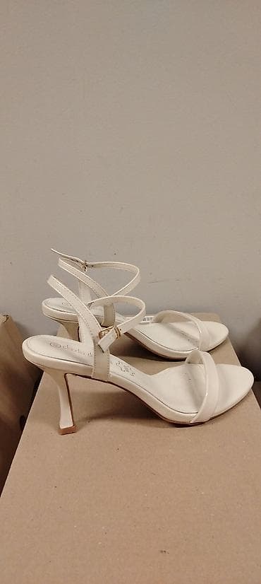 tamaris obuća novi sad: Prelepe bež sandale, lakovane, vel 40, gazište 26cm, štikla 7cm — 2