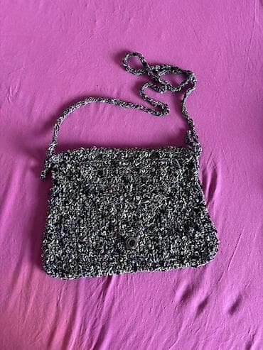 kozne torbe mona: Ručno pletena torbica preko ramena - Materijal: deblje, boucle — 1